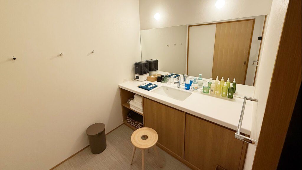 界 秋保の洗面スペース｜十分な広さと清潔感のある洗面台