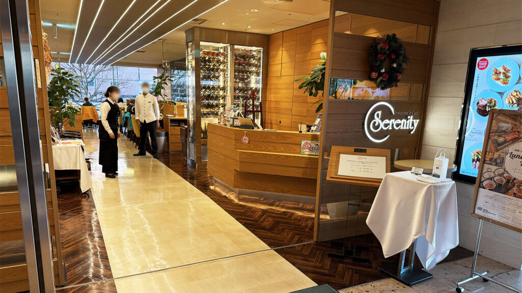 ホテルメトロポリタン仙台の朝食会場「Serenity」の入口。落ち着いた雰囲気のレストランスペース。